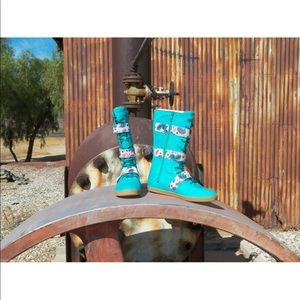 New Womens UGG Johnna Graffiti Emerald Green Sz 7 Y2K